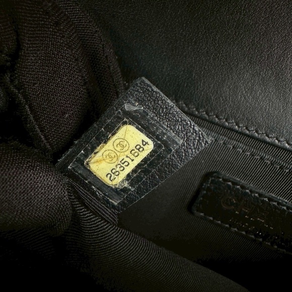 Chanel Black Quilted Leather Shoulder Bag - Picture 9 of 16